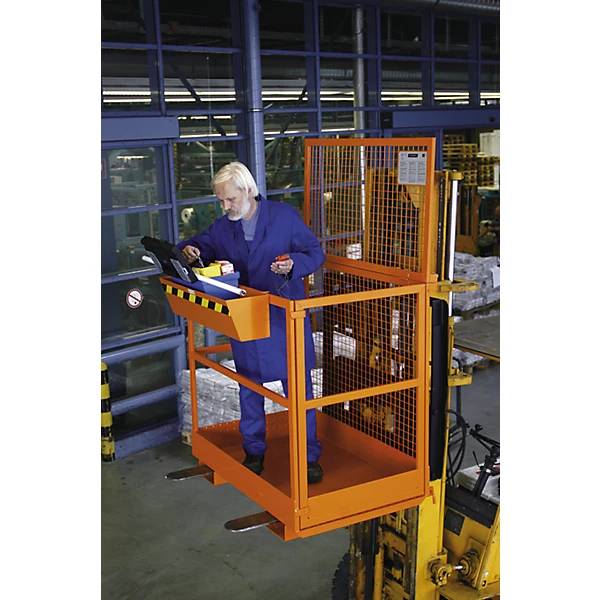 Arbeitsbühne Ausführung deutsch ohne Rollen. TAKKT Industrial & Packaging GmbH 91119849-0
