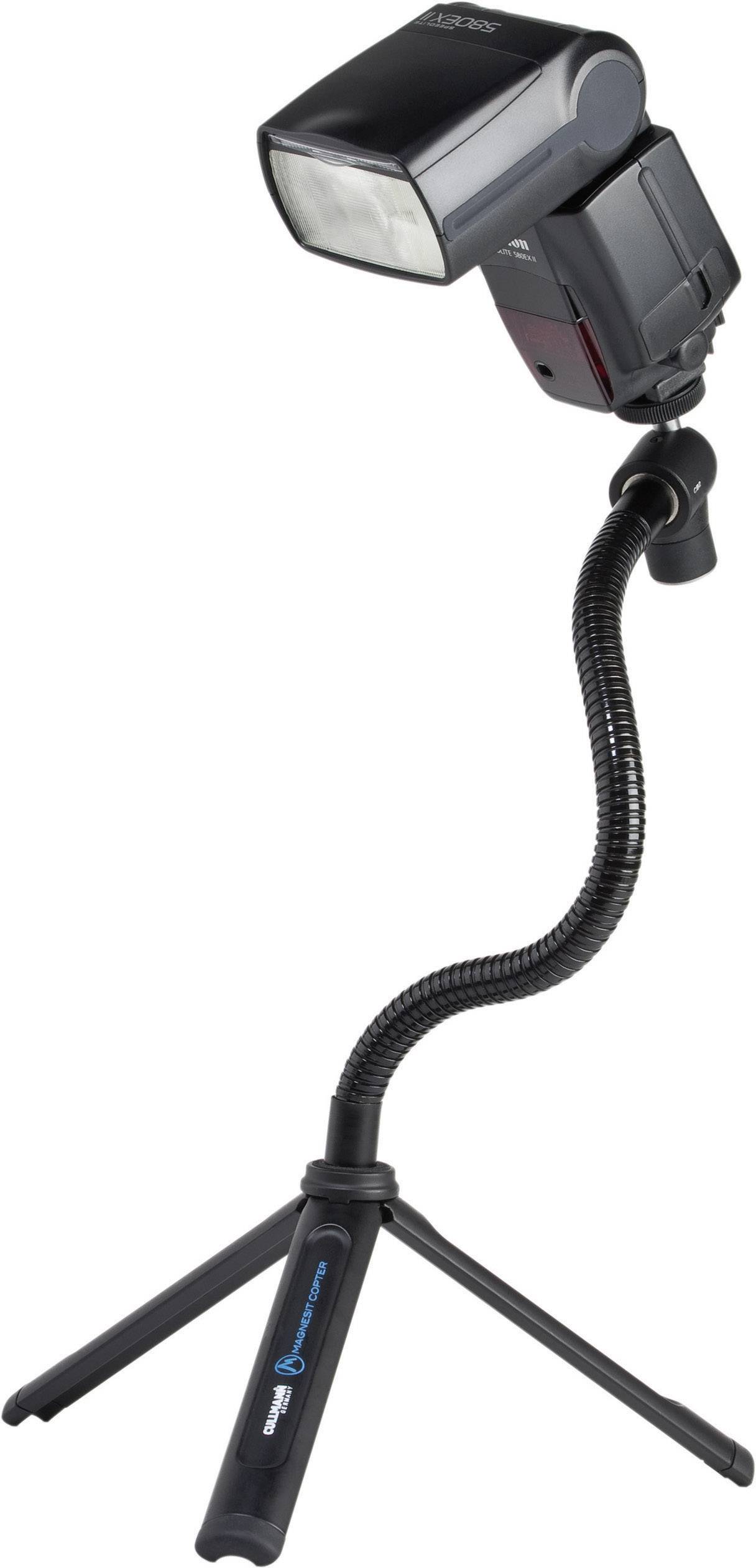 Blitzgerät auf flexiblem Stativ mit drei Beinen, geeignet für unterschiedliche Beleuchtungssituationen in der Fotografie.