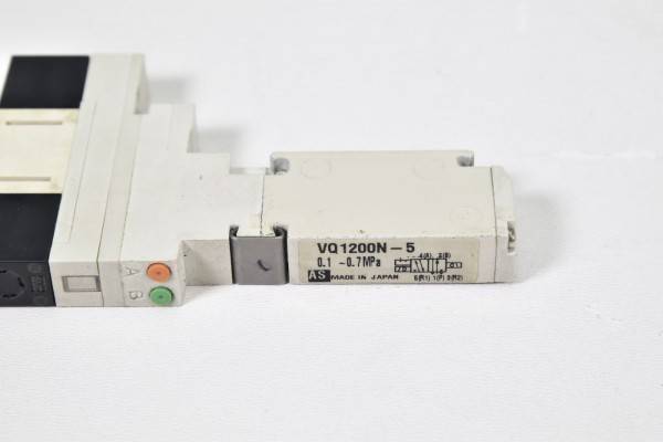 SMC, VQ1200N-5, 5/2-Wege-Elekromagnetventil Flanschversion-1