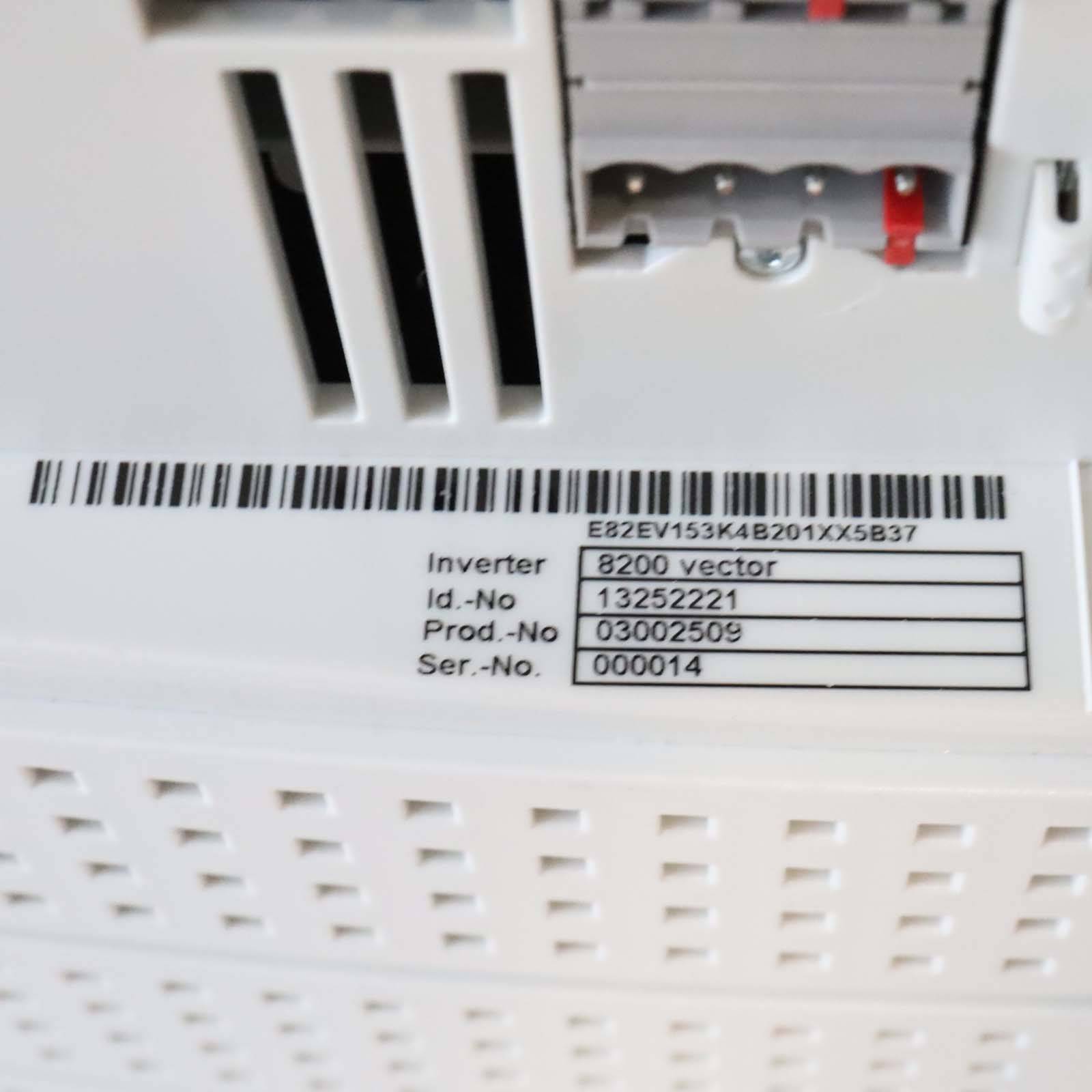 Lenze Frequenzumrichter 8200 vector E82EV153K4B201 13252221 OVP-3