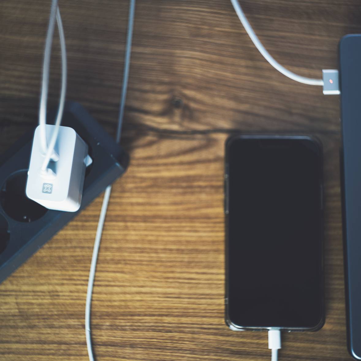 XtremeMac XWH-SPC60-03 mobile device charger Tablets & Smartphones Smartphone Zubehör-1