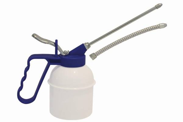 Spritzöler, 0,5 l starres und flexibles Metallauslaufrohr mit Messingpumpe, Stahlblech, weiß lackiert