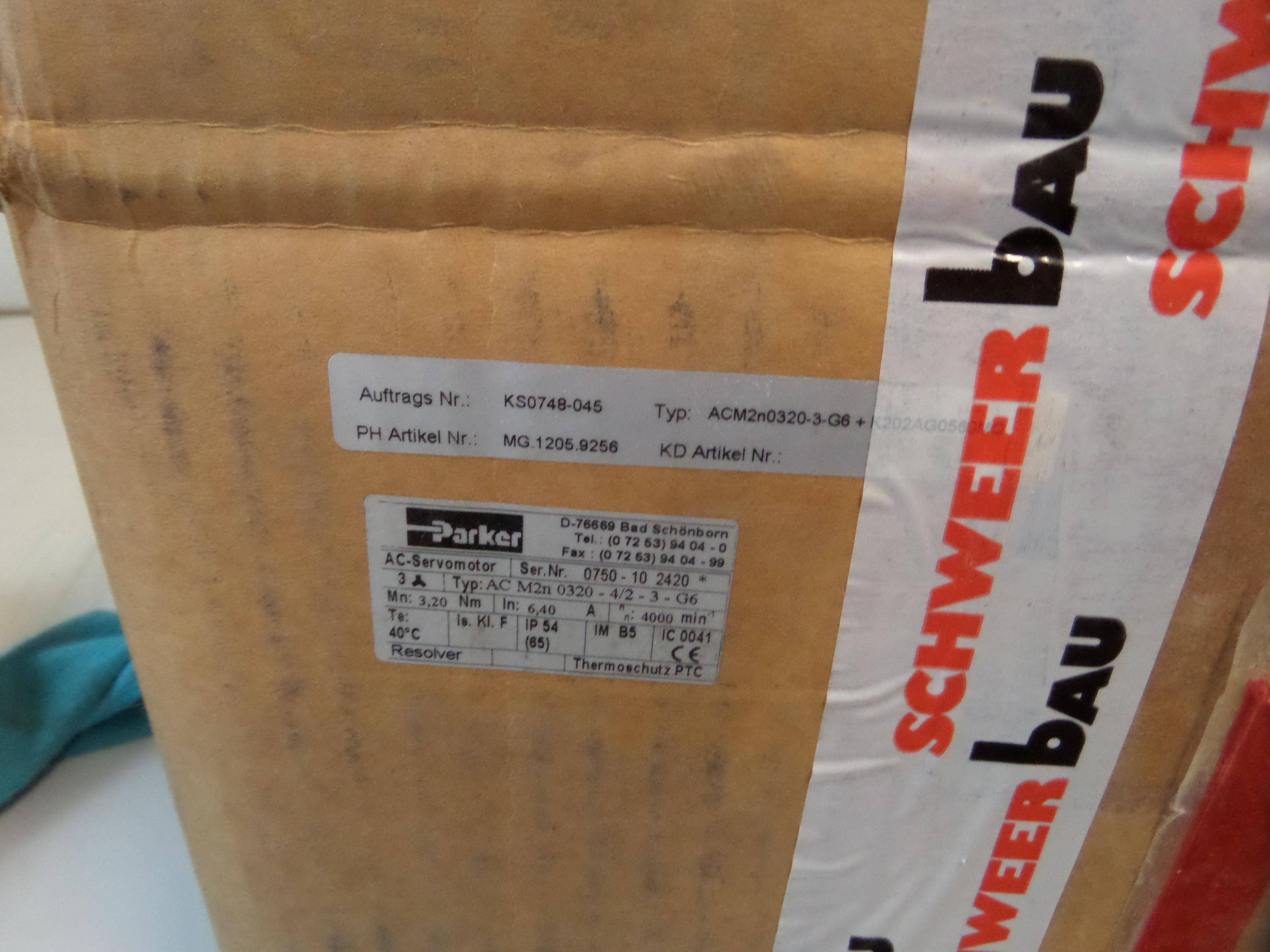 Parker AC-Servomotor AC M2n 0320-4/2-3-G6 + Kegelradgetriebe K202AG0560MQ10EL1/3 OVP-4
