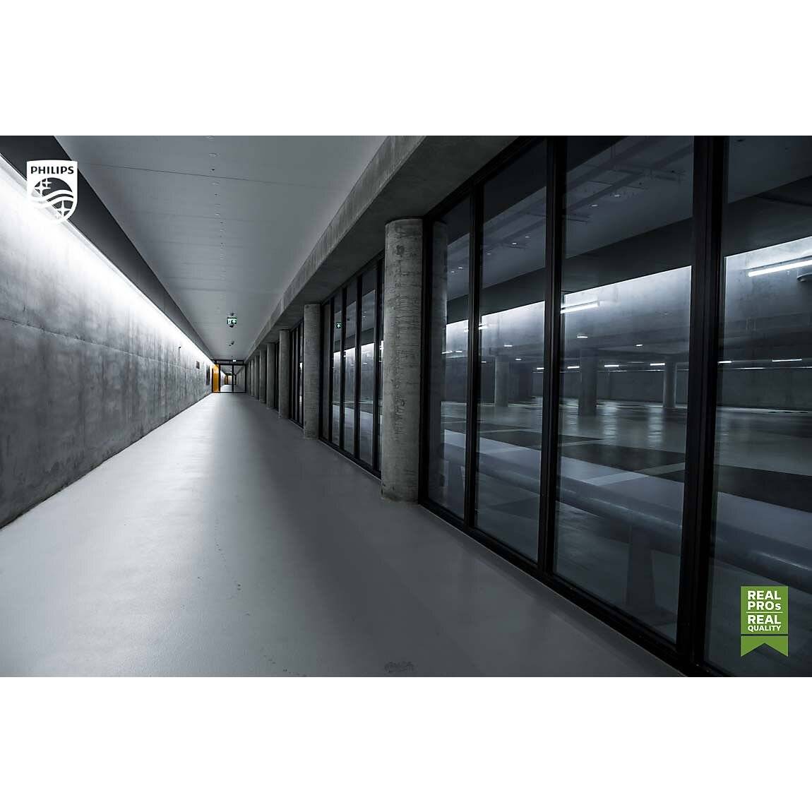 Symbolbild für Philips LED Röhre T8 CorePro (EM/Mains) High Output 8W 850lm - 830 Warmweiß | 60cm - Ersatz für 1