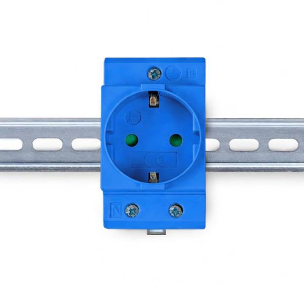 B+G E-Tech GS16 - Schuko- Einbausteckdose für DIN Hutschiene (BLAU) farbige Serie