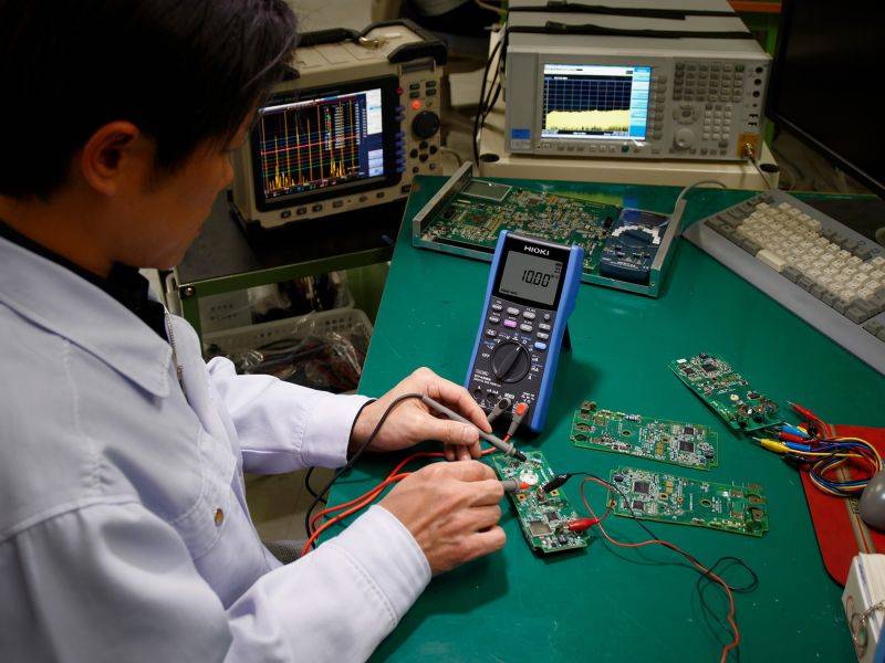 DT4282 - Präzisions-Digitalmultimeter mit 10 A Direkteingang-1