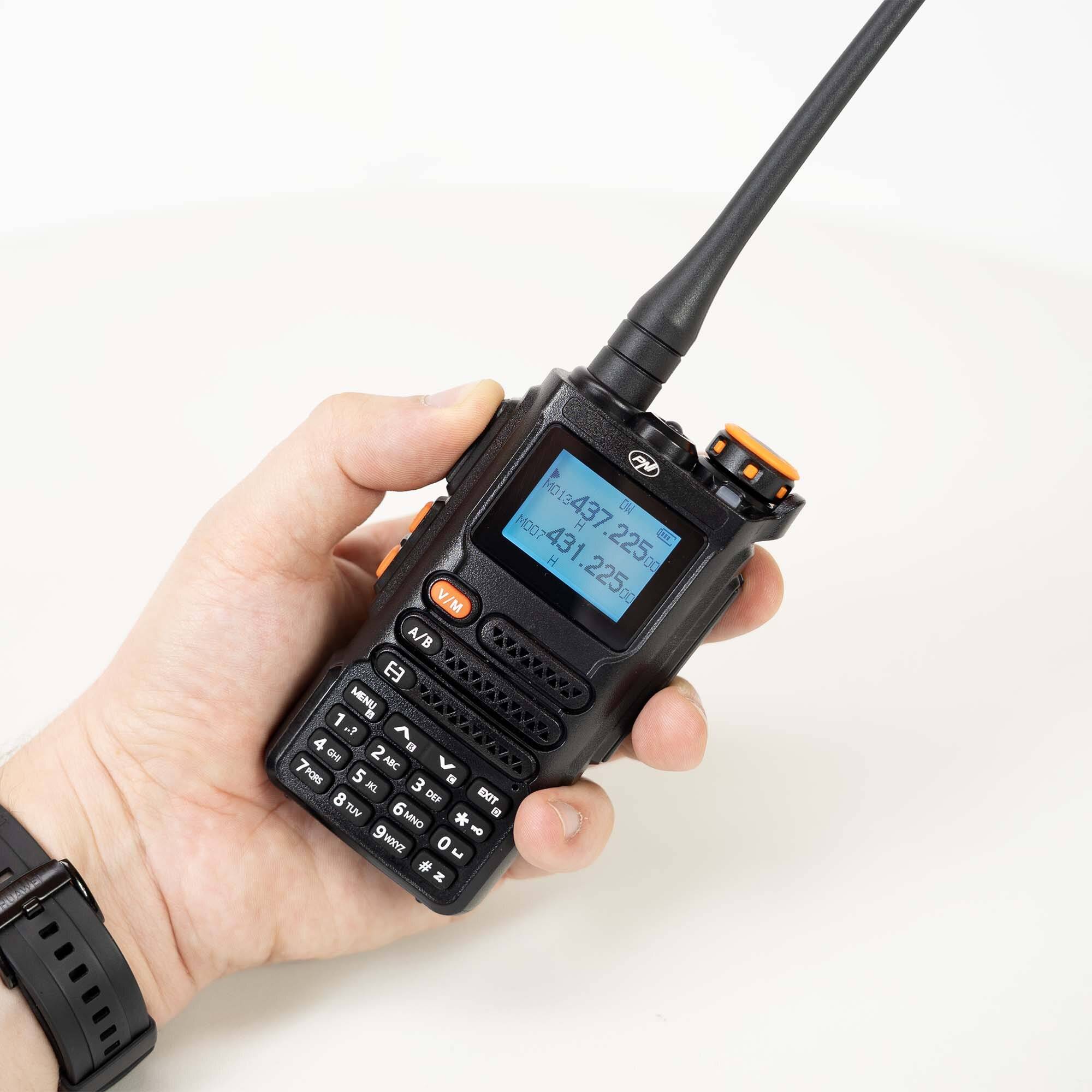 Symbolbild für Tragbarer VHF/UHF-Radiosender PNI P16UV 999 Kanäle, Dualband TX und 6 RX-Bänder,