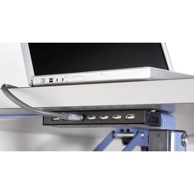 Ein Laptop ist mit einem USB-Hub verbunden, der an der Unterseite eines Tisches montiert ist. Mehrere USB-Anschlüsse sind verfügbar.