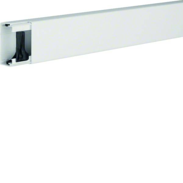 2m Hager LF3006009016 Leitungsführungskanal aus PVC LF 30x60mm verkehrsweiß