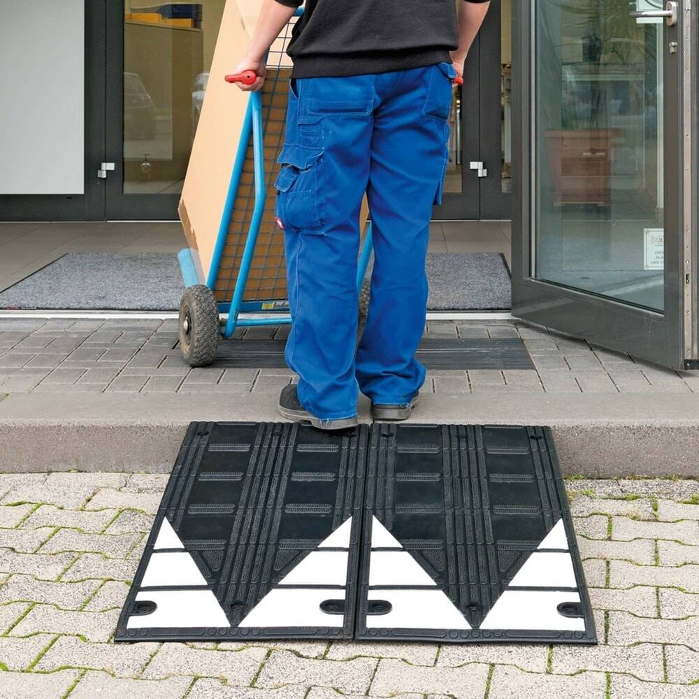 MORAVIA Bordstein-Rampe aus vulkanisiertem Kautschuk, BxHxT 450 x 75 x-2