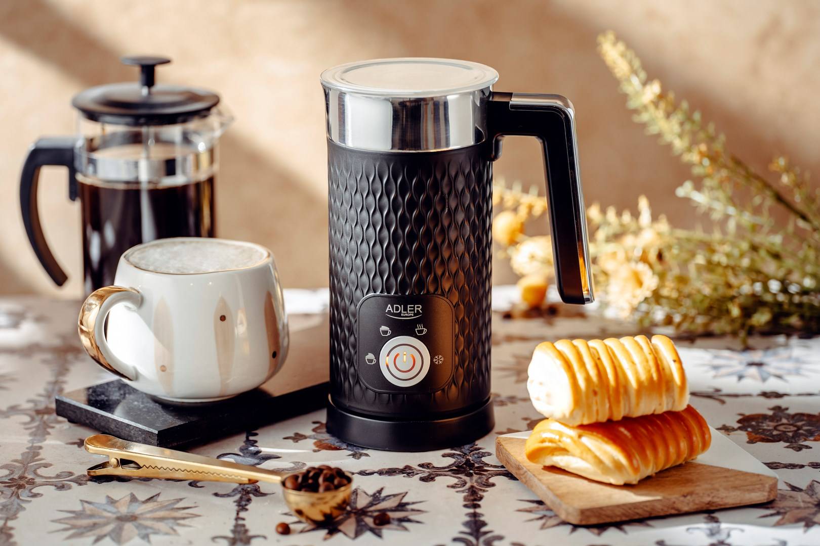 Milk frother AD 4494b black-3