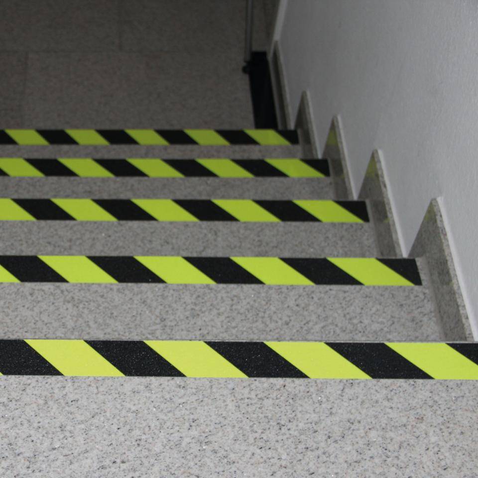 PERMALIGHT® power Antirutschbelag Extrem Kleber R13,schwarz/gelbschraffiert,50mmx6m-1