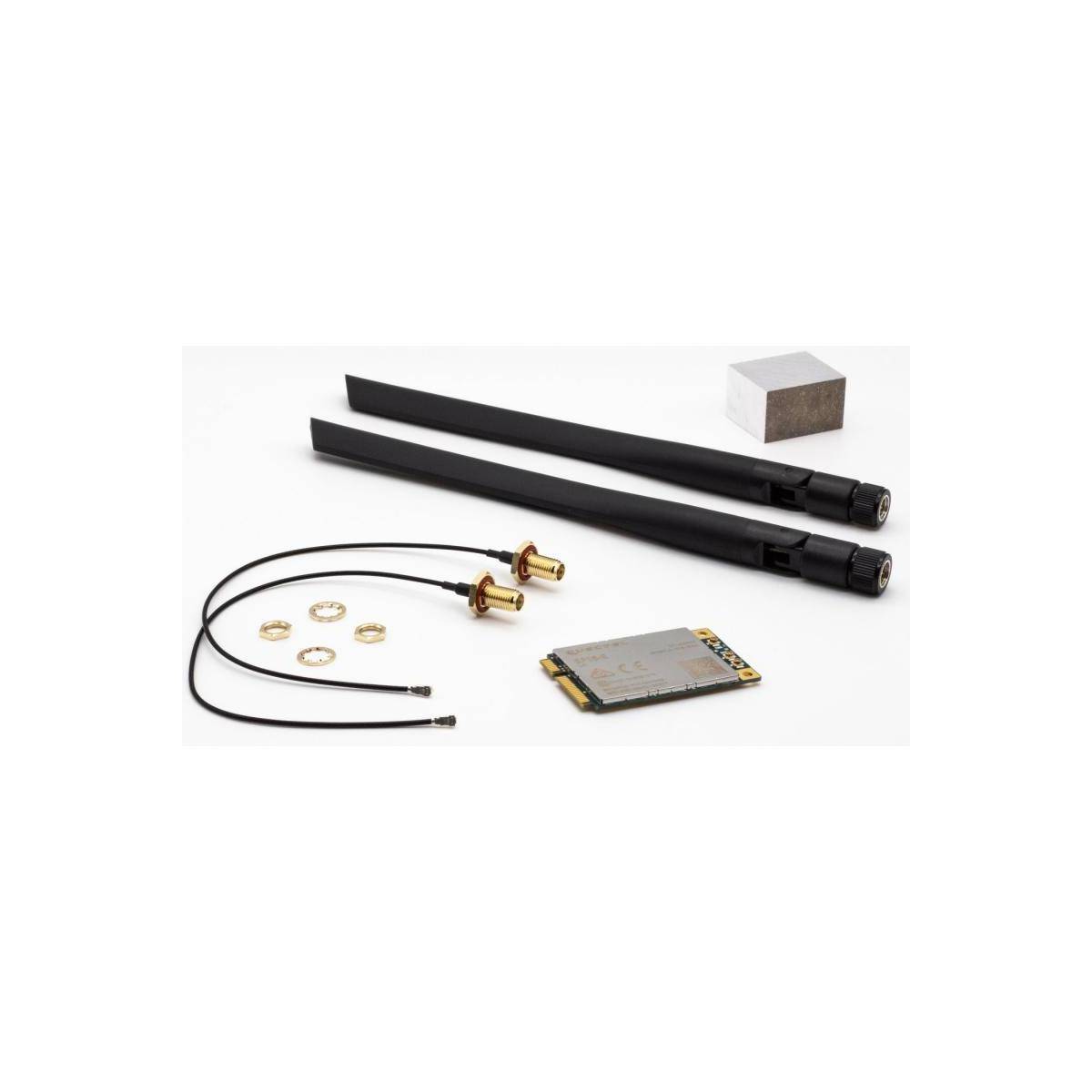 LTE-Kit inkl. Modem, Antennen und Kühlkörper für