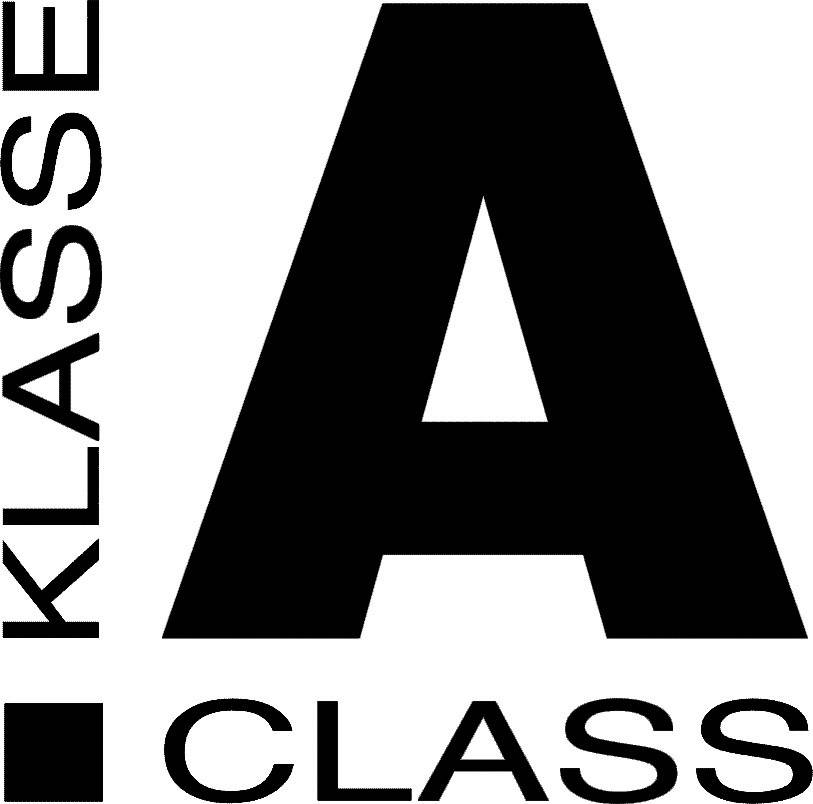 'KLASSE A CLASS' in schwarzem Text auf weißem Hintergrund, der linke Text vertikal, der rechte Text horizontal angeordnet.