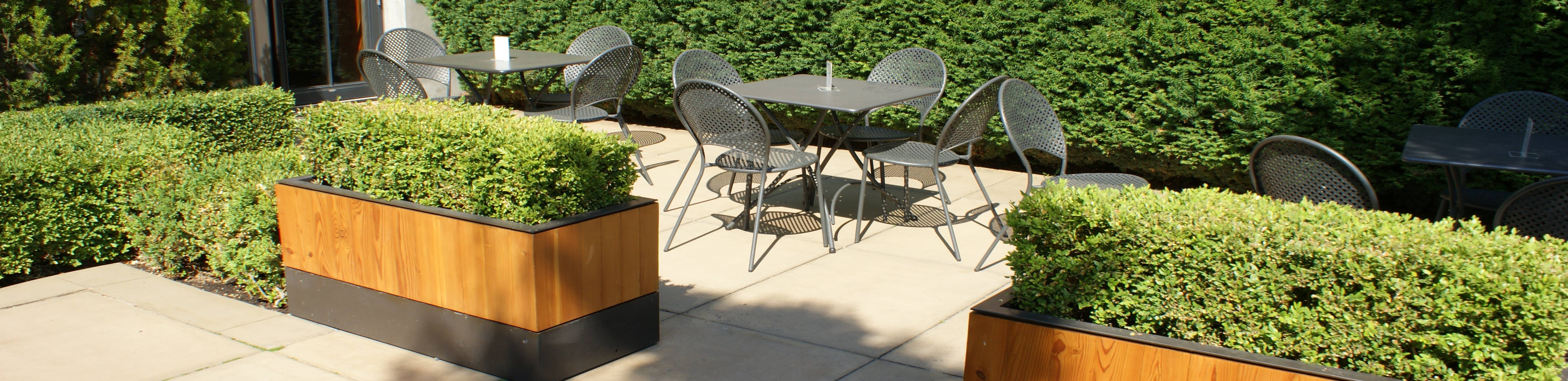 Firmengarten mit Sitzgruppen