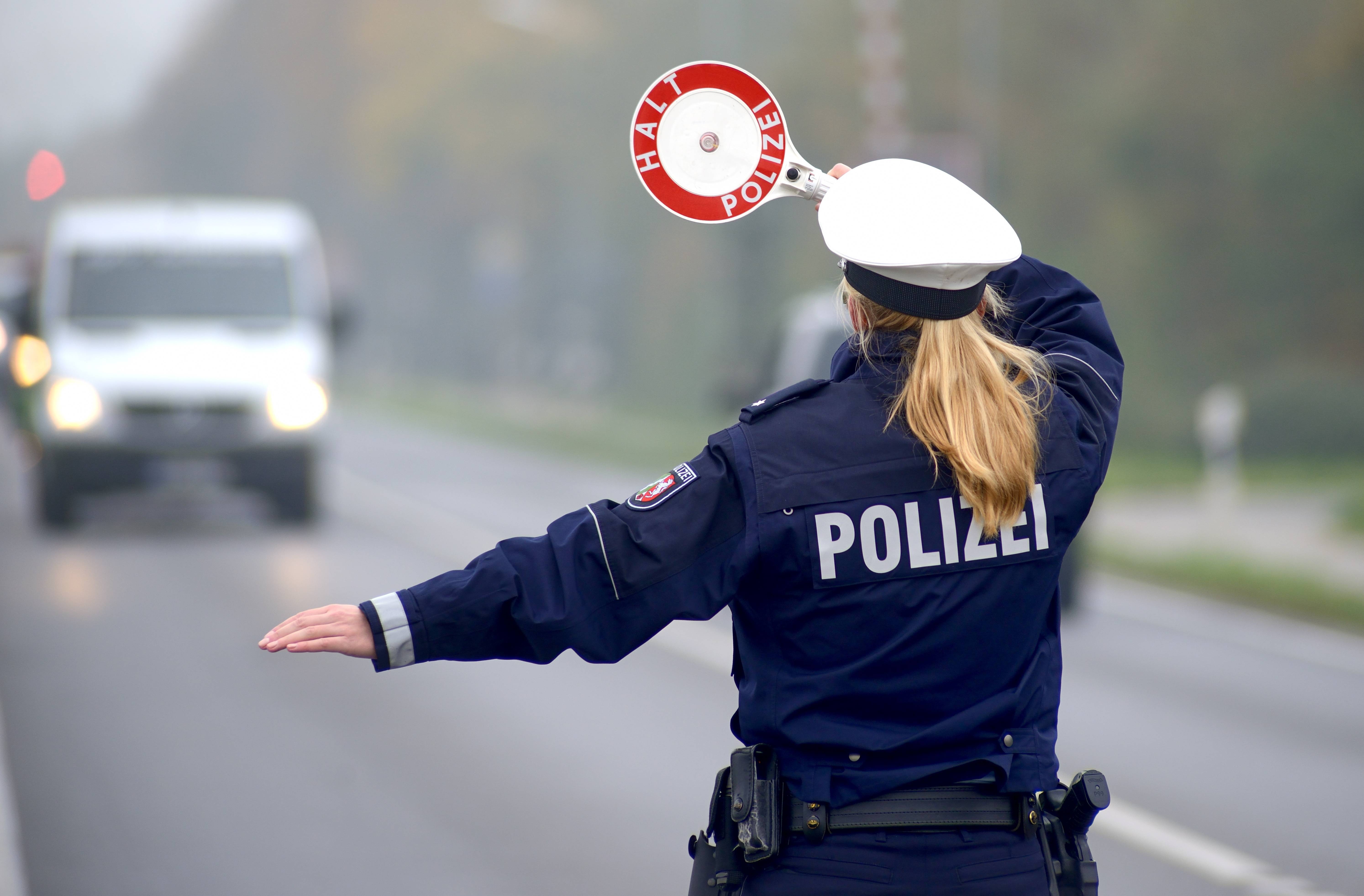 Polizeibeamtin im Einsatz