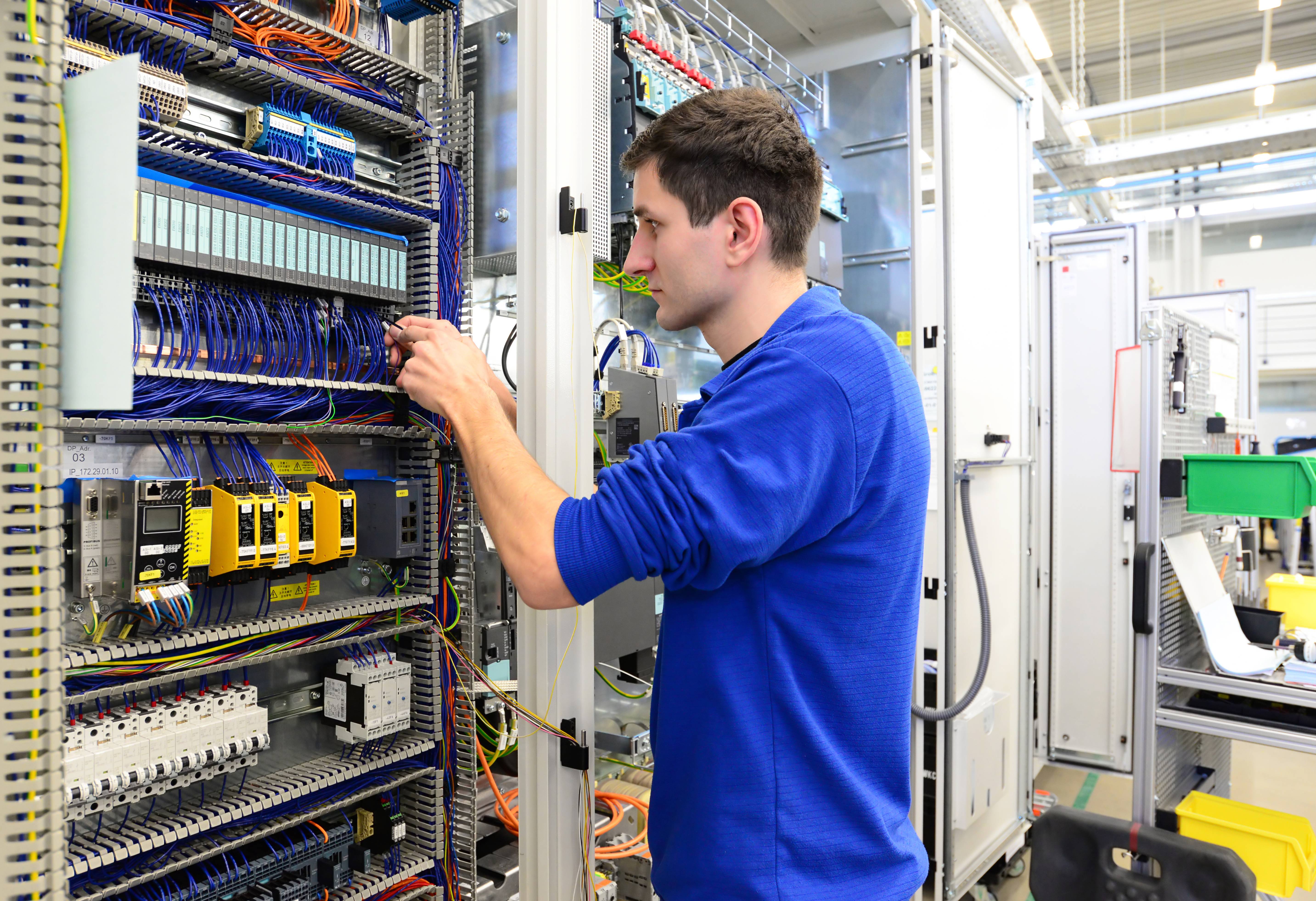 Schaltschrankbau mit TRU Components