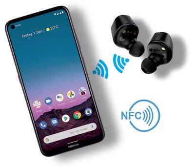 Pairing Das Bild zeigt ein Smartphone und Ohrhöhrer. Über Symbole wird zudem dargestellt, dass die Geräte über NFC mit Bluetooth gekoppelt wurden.