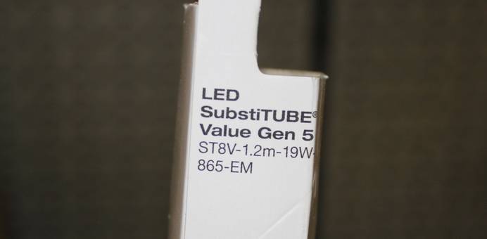 Verpackungsbeschriftung einer T8 LED-Röhre mit 120 cm, 19 W, Ra 80 und 6500 Kelvin