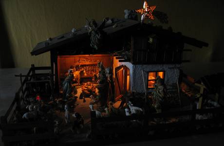 Crèche de Noël éclairée