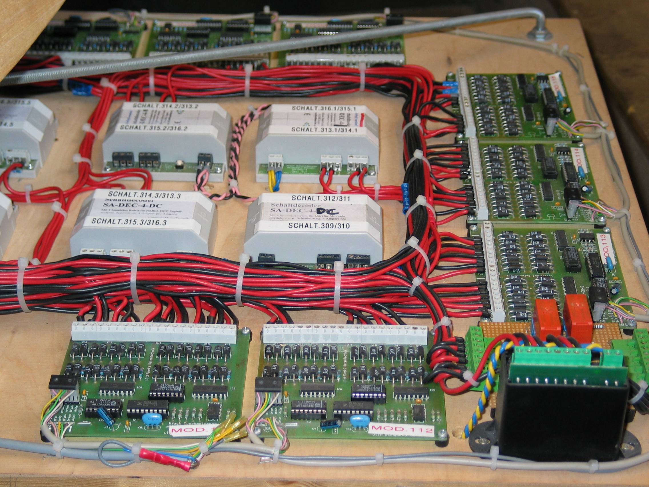 Modellbahn-Schaltdecoder