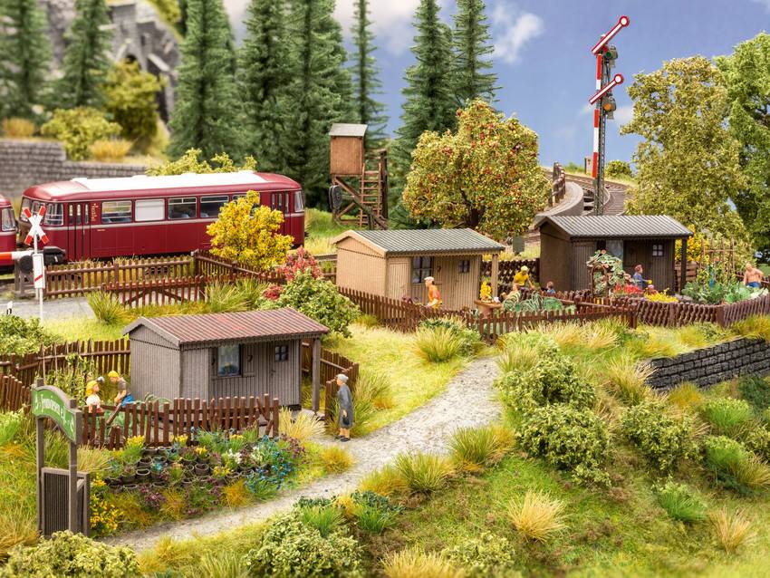 Modellbahnanlage mit Schrebergarten