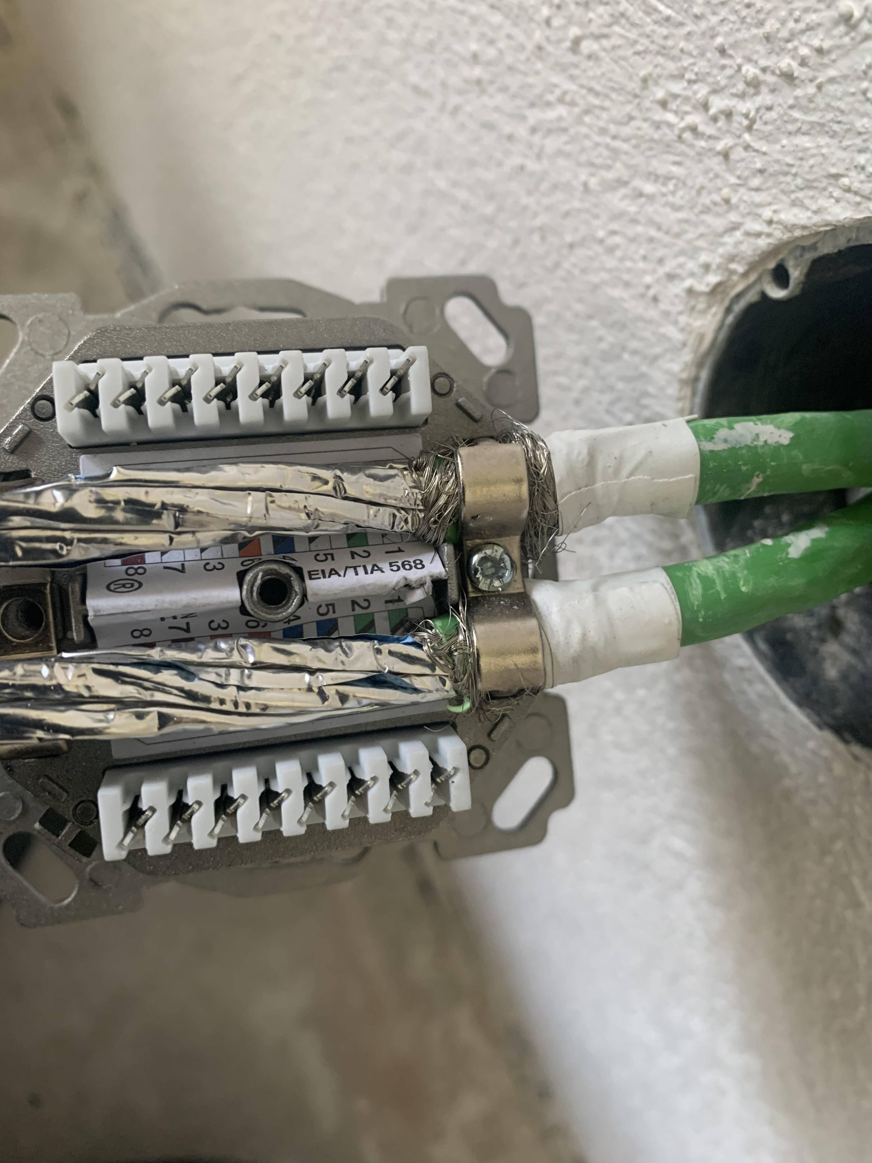 Netzwerkdosen-Anschluss