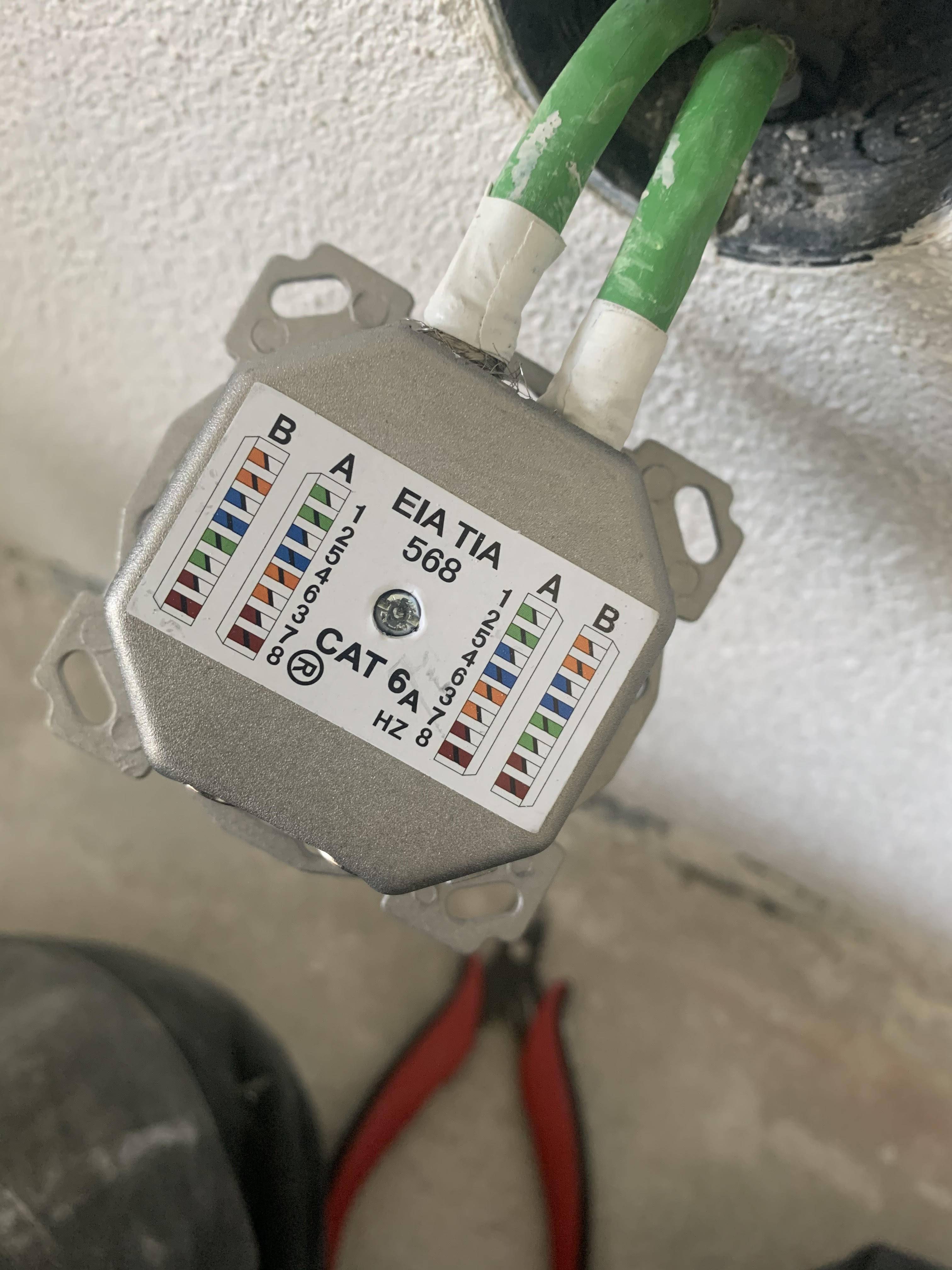 Netzwerkdosen-Anschluss