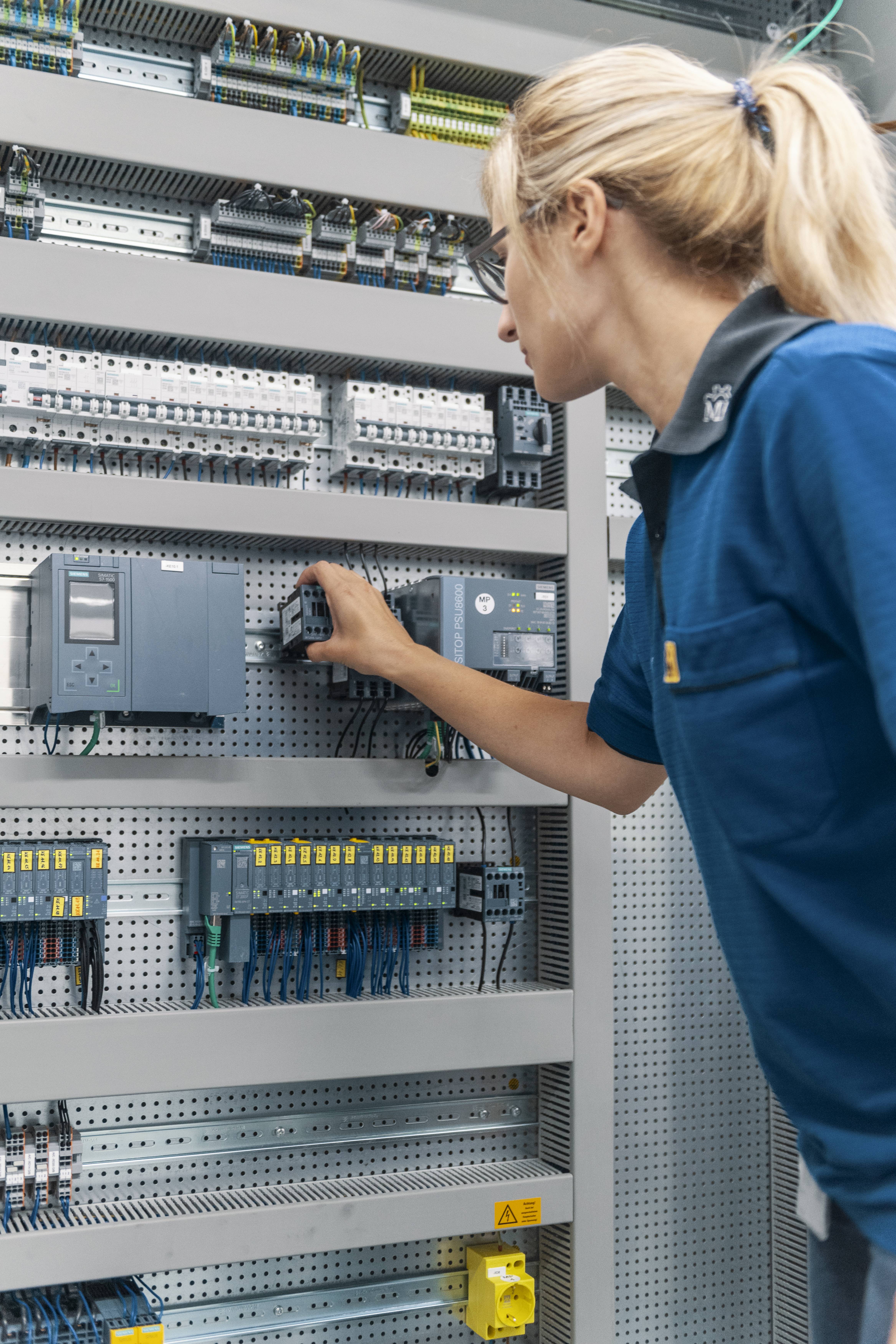 Schaltschrank mit Siemens-Steuerung