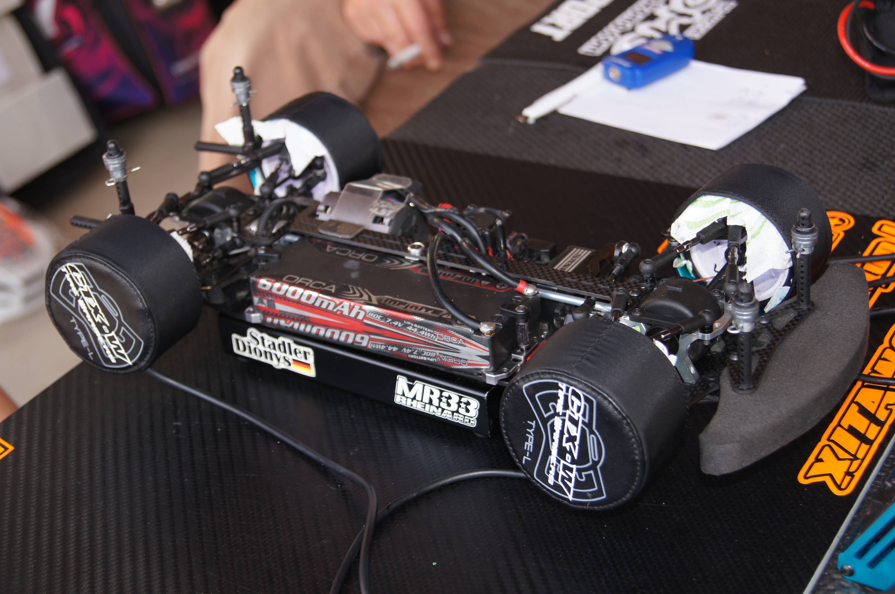 Tourenwagen mit Reifenheizung und LiPo-Antriebsakku