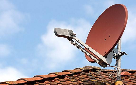 Der LNB sitzt nicht mehr genau mittig vor der Satellitenschüssel, damit er den Reflektor nicht mehr abschattet