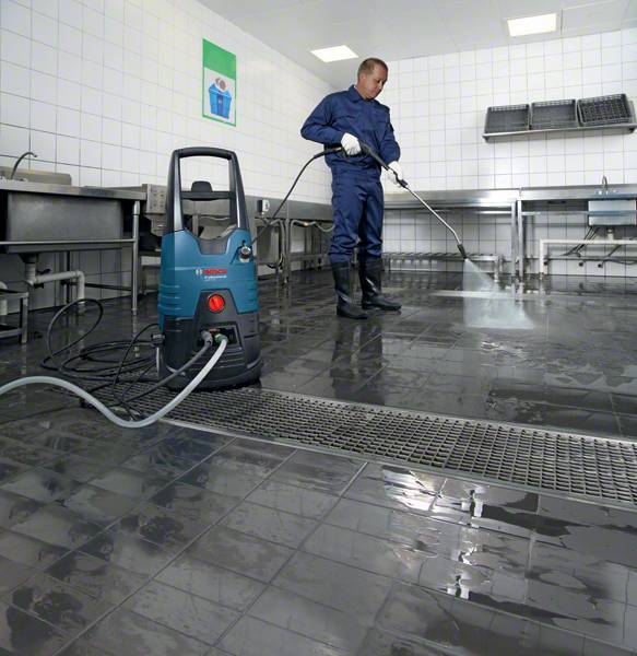 Bosch Home and Garden UniversalAquatak Hochdruckreiniger 135 bar