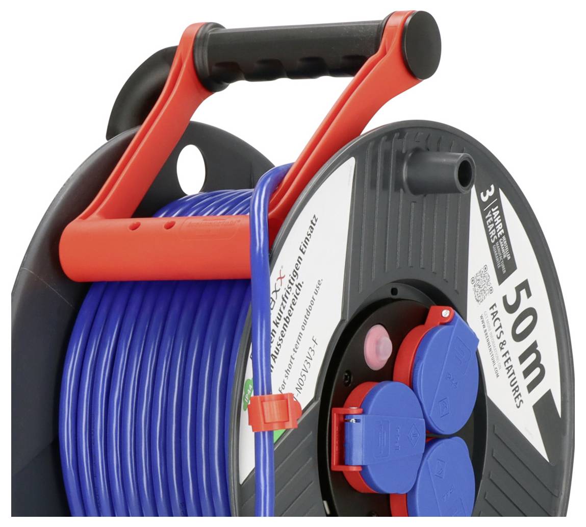 A blue 50-meter extension cord reel with a handle, featuring three sockets, marked 'H05VV-F 3G1.5' for outdoor use.