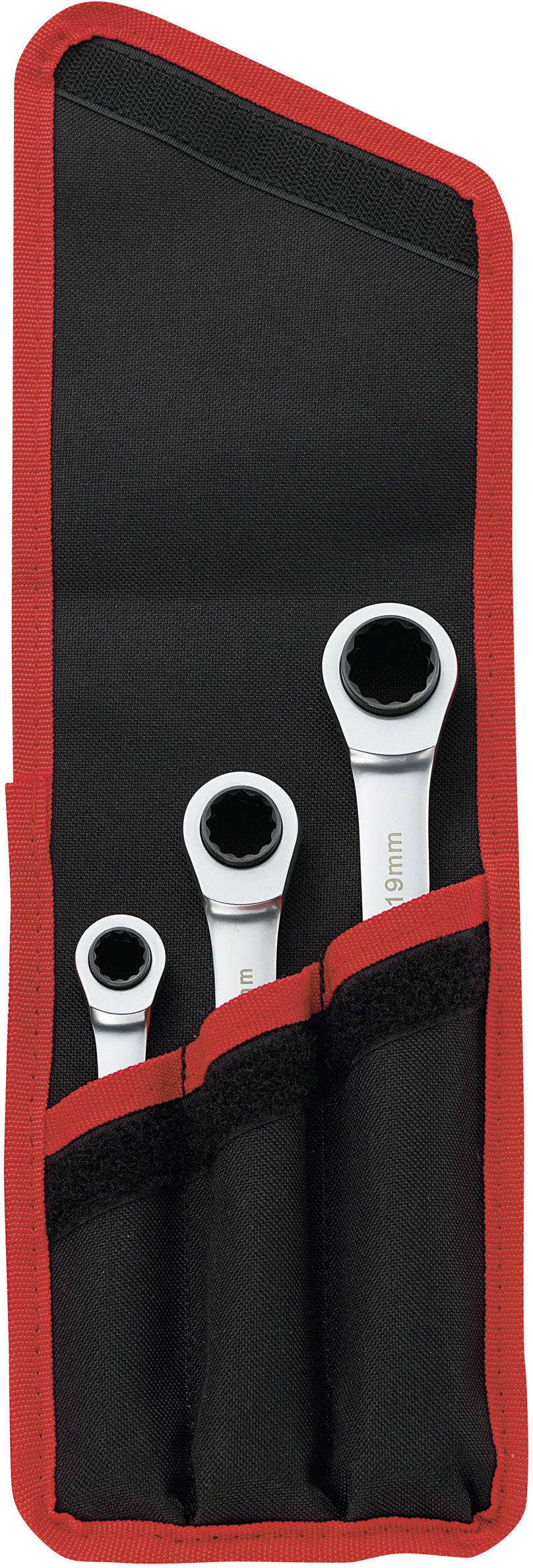 Three spanners in different sizes in a black and red bag. They are sorted in separate compartments.
