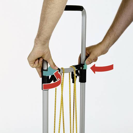 A person demonstrates how to lock the handle of a retractable measuring tape and release the lock with a lever.