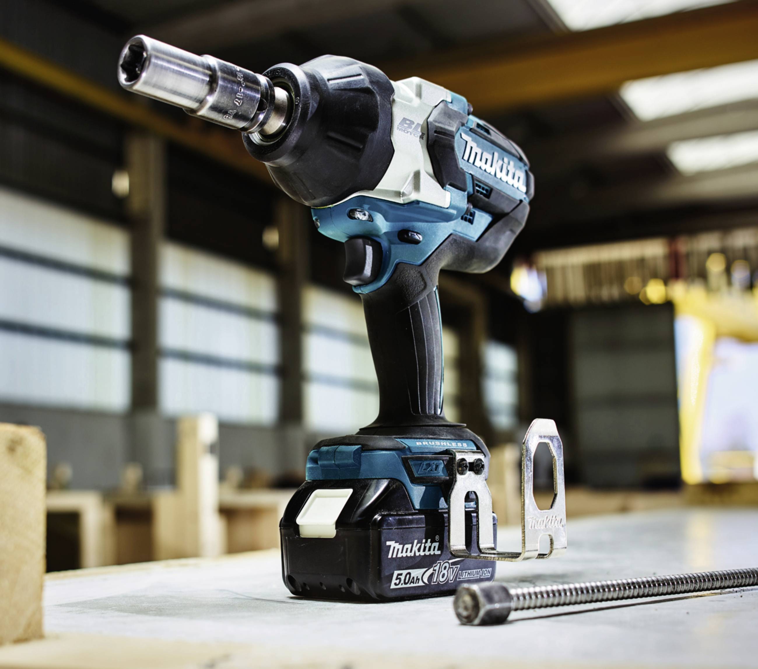Buy Makita DTW1002Z Cordless impact driver 1000 Nm 18 V of