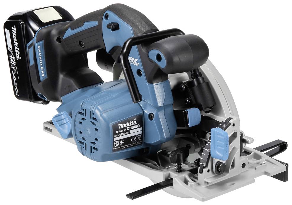 Battery-powered circular saw by Makita on a white background. Compact design, suitable for precise wood cutting.
