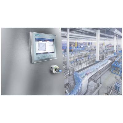 A screen displays a diagram in a factory hall. In the background, a production line with numerous transparent bottles.