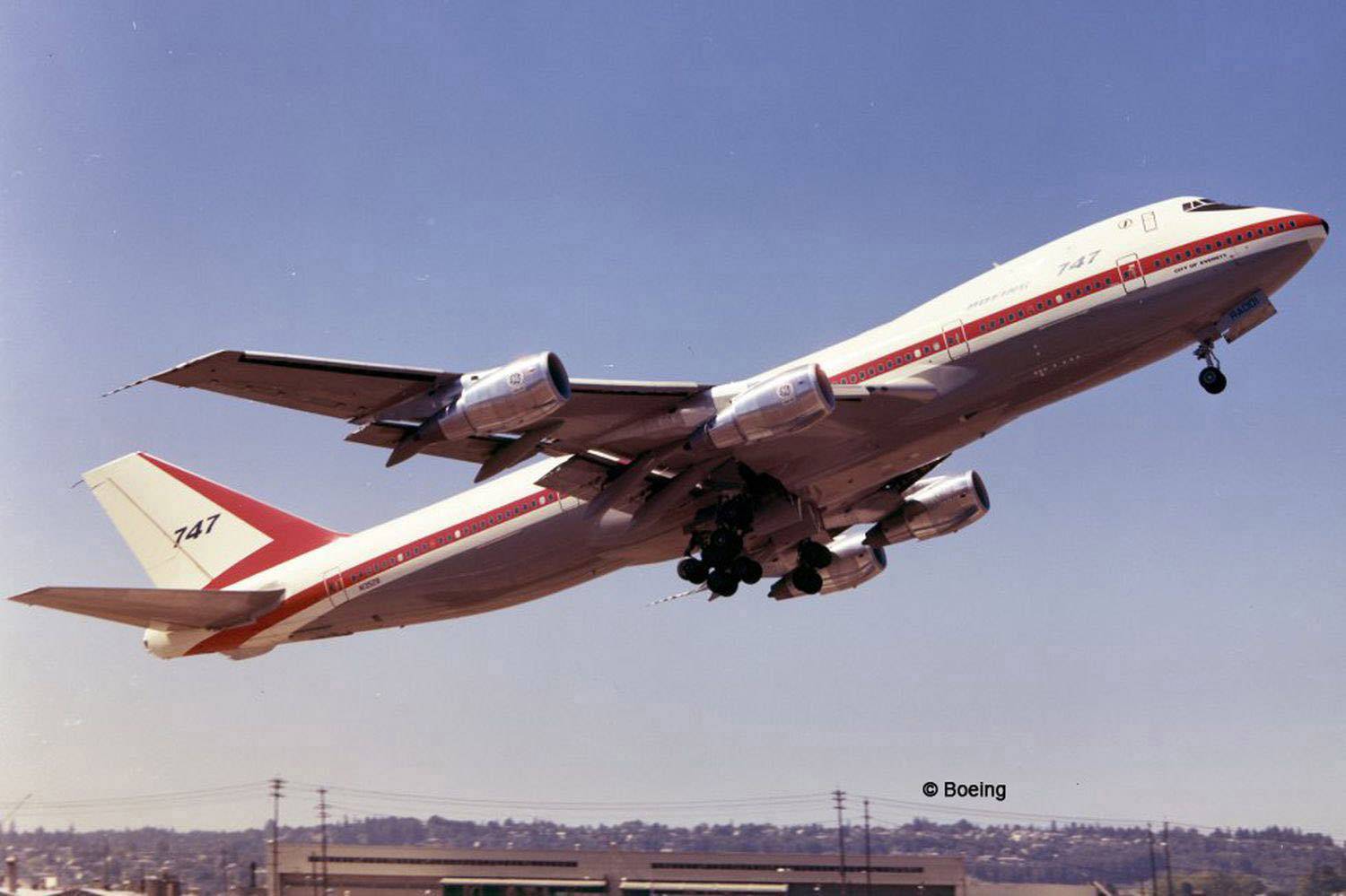 Revell Reve05686 Boeing 747-100 50th Anniversary 1/144 