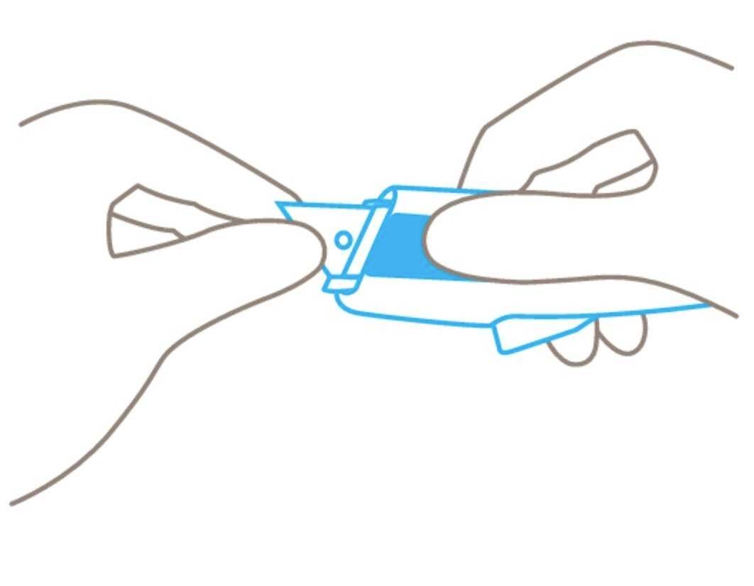 Hands open a packet by pulling the strip at the top.