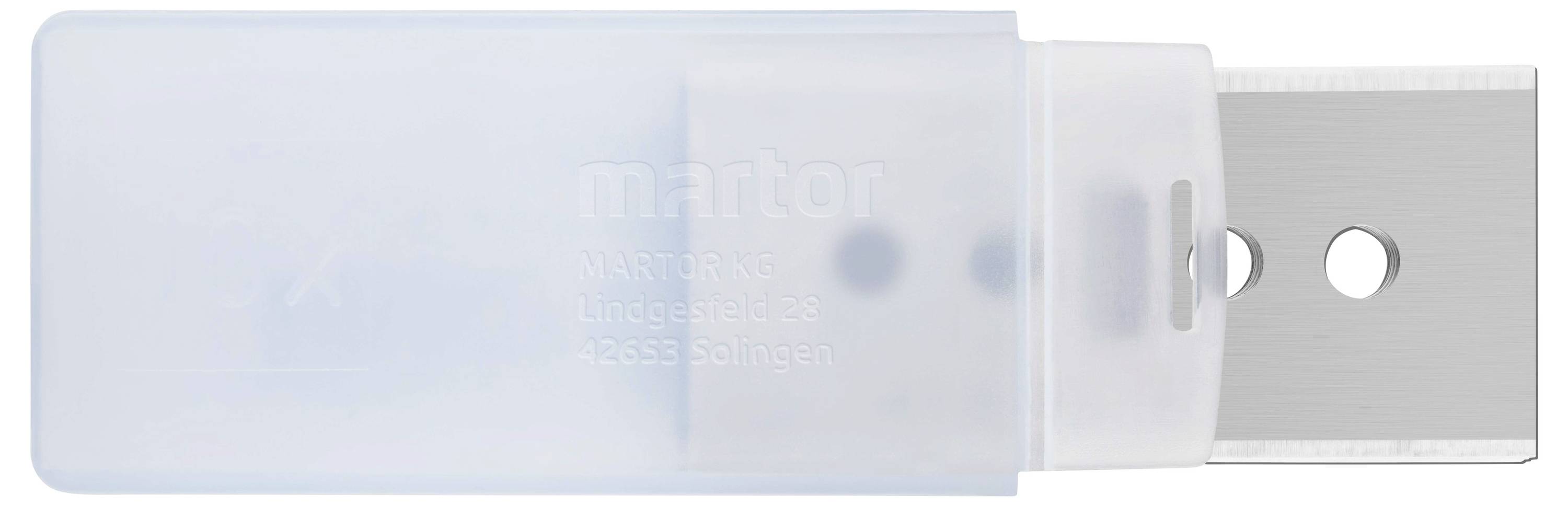 A razor blade set comprising a blunt blade with a transparent, protective plastic case.
