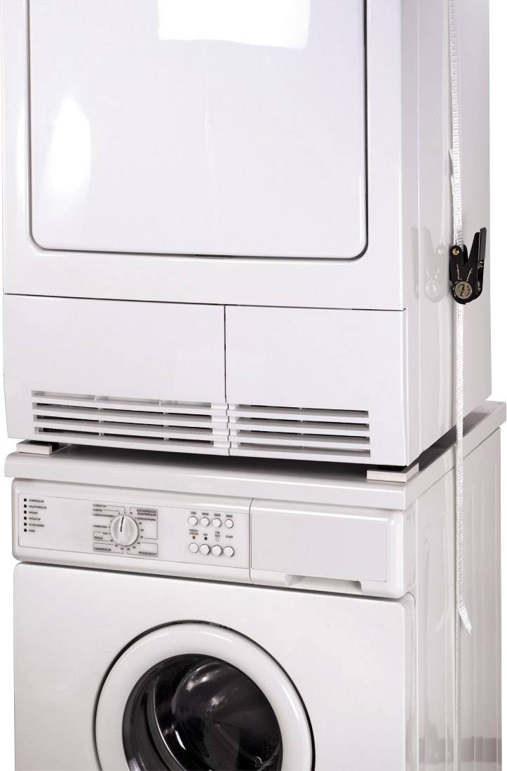A white tumble dryer is situated on top of a washing machine. Both appliances form a space-saving unit for laundry care.