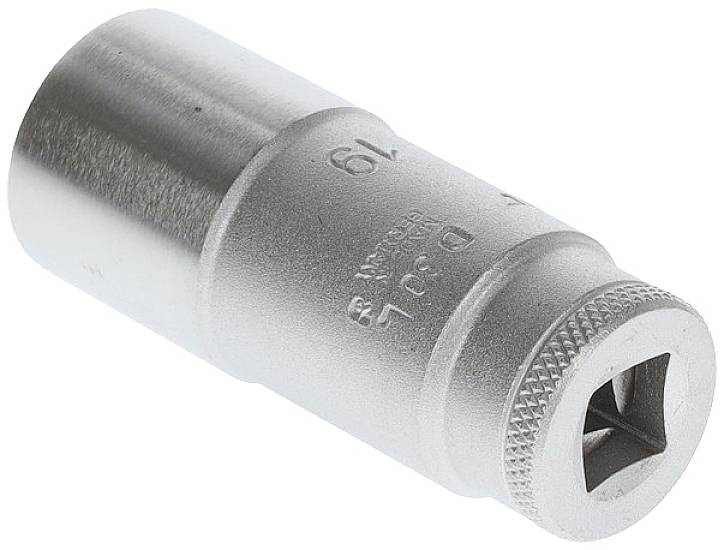 Metallic socket in cylindrical form, frequently used in conjunction with ratchet tools.