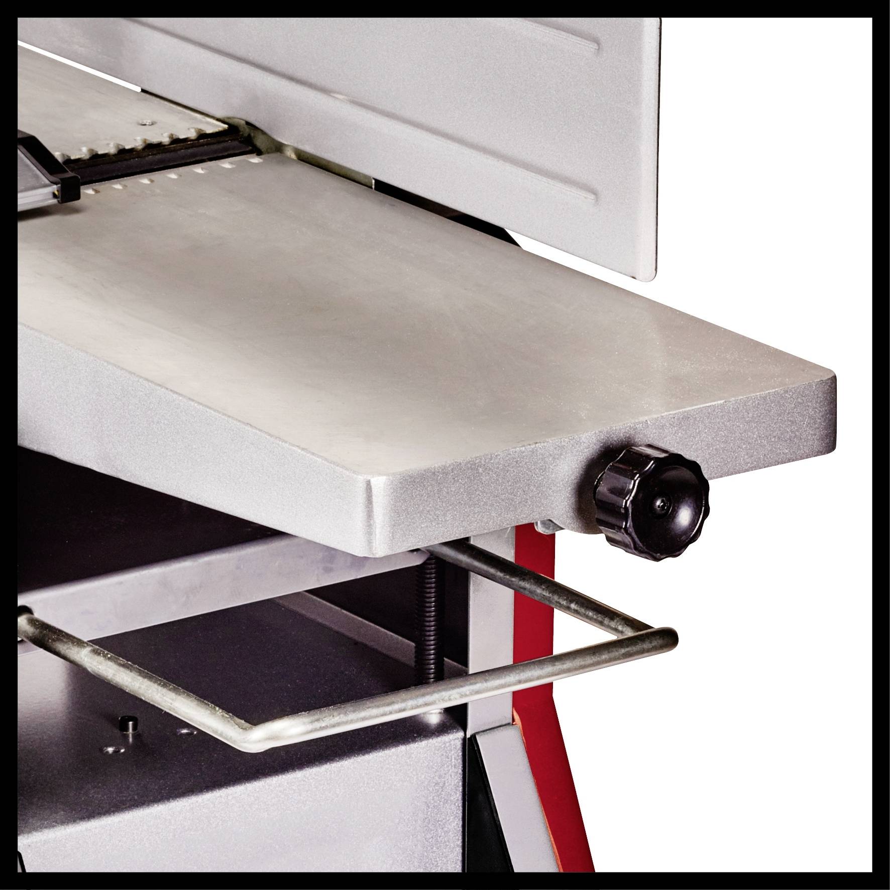 A silver gas griddle plate with a black rotary knob for heat regulation. Ideal for precision grilling. Developed for outdoor cooking.