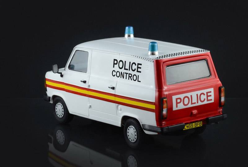 Italeri 510003657 Ford Transit UK Police Model car assembly kit 1:24-2