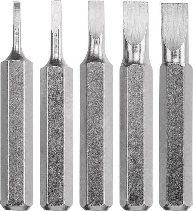 Five different chisel tips, standing upright side by side. Varying widths of the cutting edge. Grey metal material.