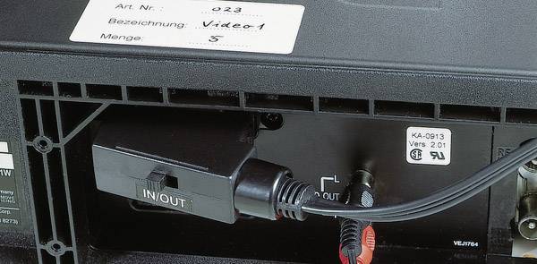 Video input/output socket on an electronic device, connected with a cable. Label with article number 023 and quantity 5 visible.