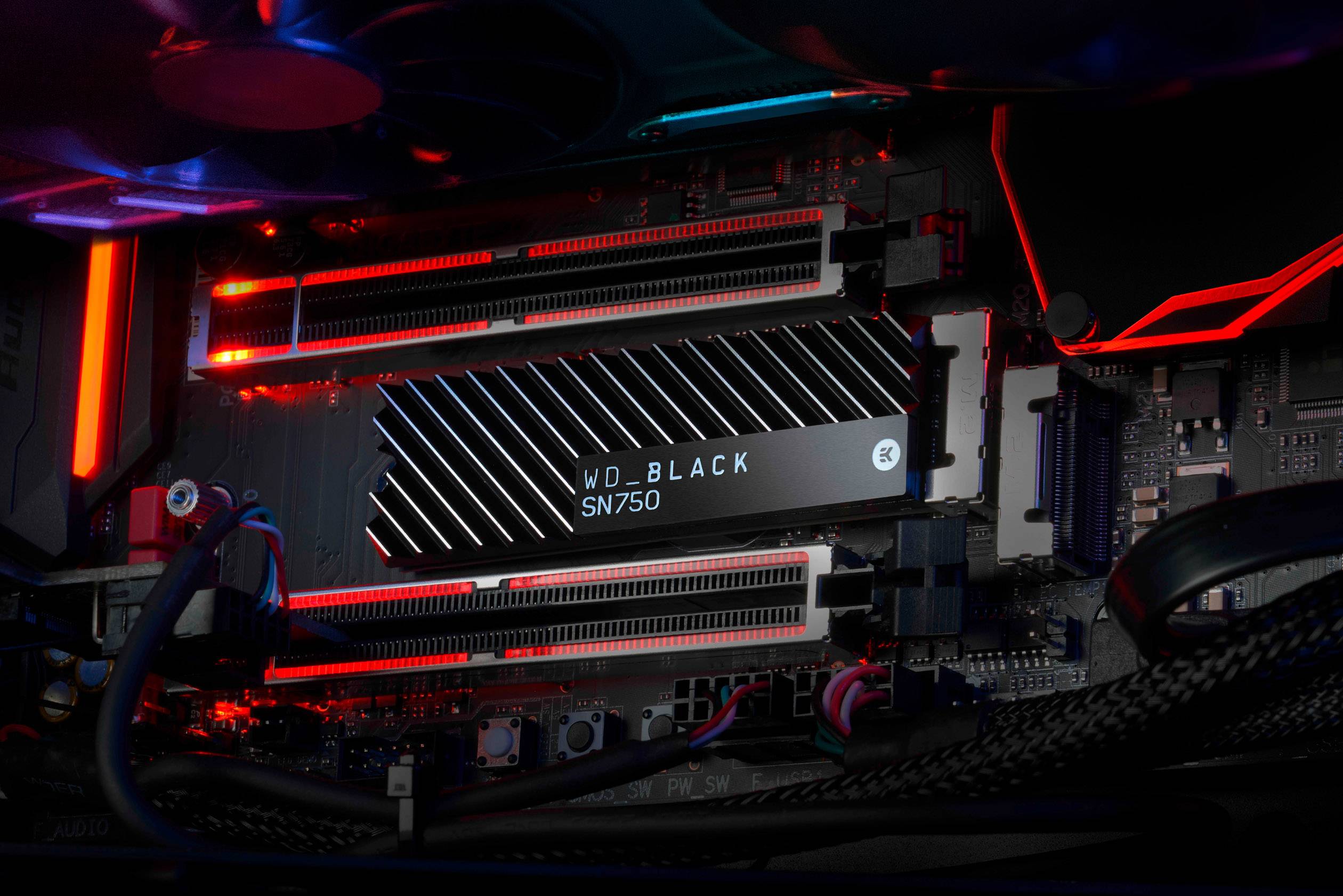 WD Black™ SN750 Heatsink 500 GB NVMe/PCIe M.2 internal SSD M.2 NVMe PCIe 3.0 x4 Retail WDS500G3XHC-5