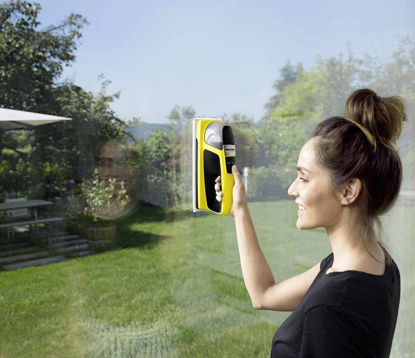 battery operated window cleaner