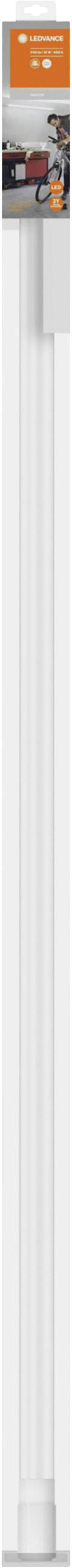 'Traditional double-edged safety razor with a non-slip handle and orange packaging. Ideal for a smooth shave.'